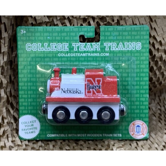 NEBRASKA CORNHUSKERS COLLEGE TEAM TRAINS * NEW IN PACKAGE * WOODEN TRAIN HERBIE - Picture 1 of 3